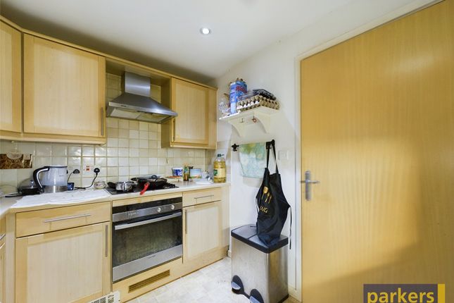 Flat for sale in Jubilee Square, Reading