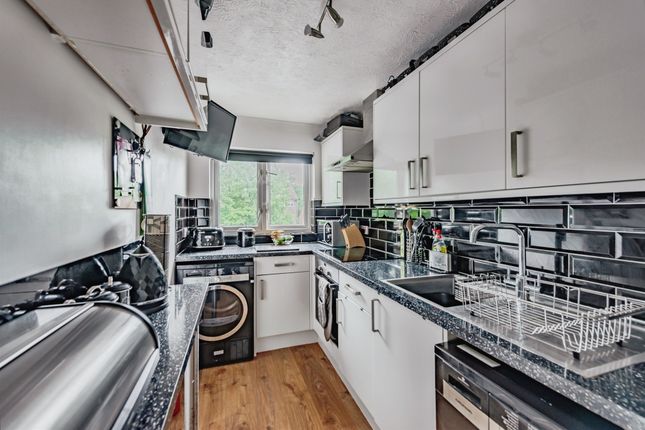 71, Bolton Road, Crawley photo 4