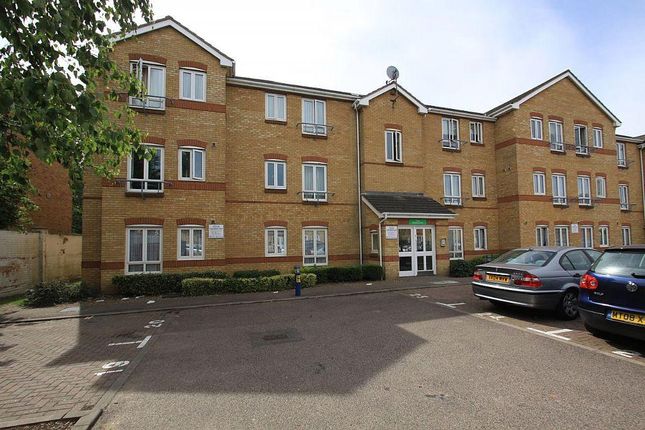 Flat to rent in Dominion Close, Hounslow