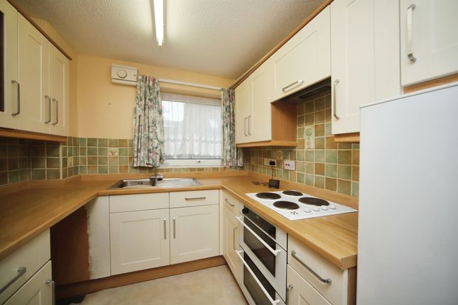 26, Langham Gardens, Taunton photo 3