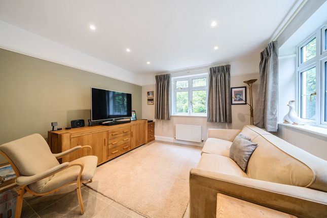 The Heights, 12, Heathyfields Road, Farnham photo 4