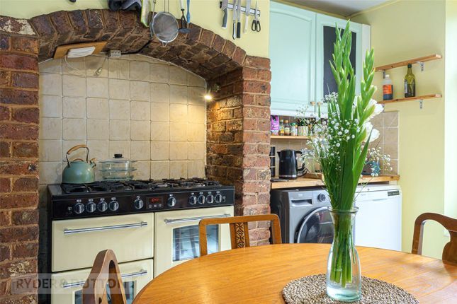 147, New Mill Road, Holmfirth photo 3