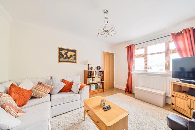 5, Clos Cae Bach, Llanelli photo 2