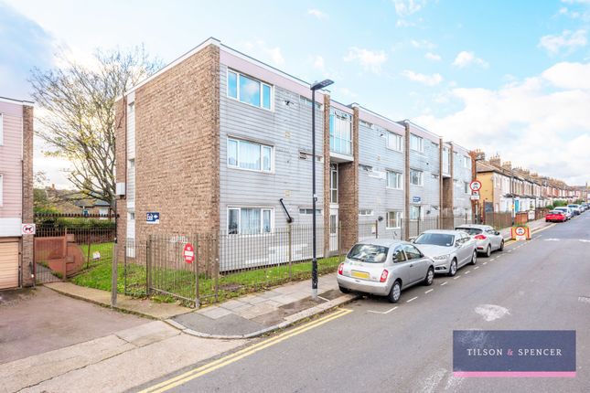 Flat to rent in St. Loy's Road, London