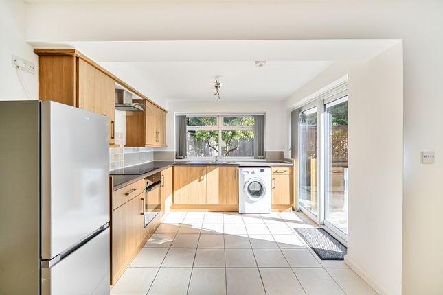 Parkfield Avenue, Uxbridge photo 2