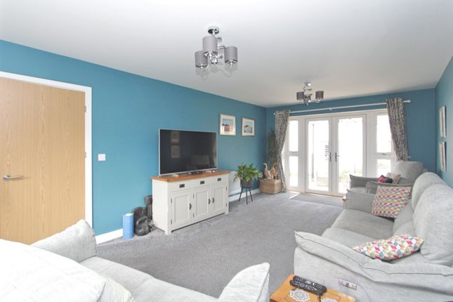 27, Cranesbill Crescent, Charfield photo 4