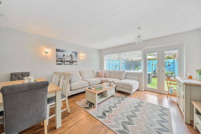 5, Westbury Close, Shepperton photo 4