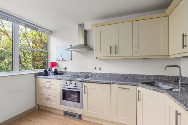 Flat for sale in South Rise, St. Georges Fields, London