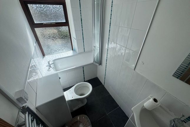 10, Dockery, Huddersfield photo 4