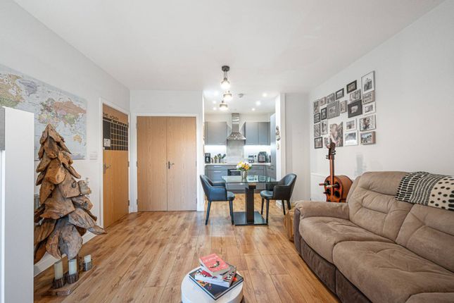 Thumbnail Flat for sale in Kidderpore Green, Hampstead, London