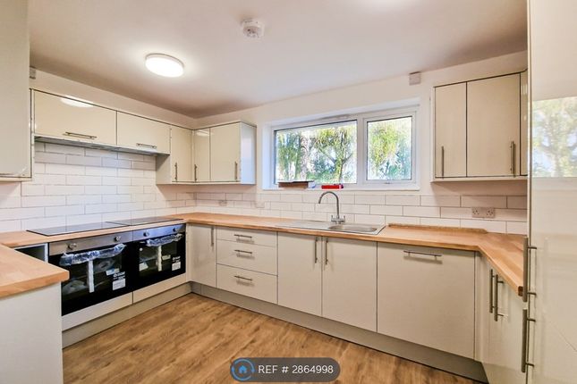 The Vicarage, The Grove, Grantham photo 2
