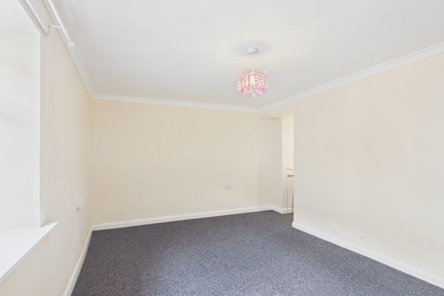 Flat 1, 219 Kingshill Road, Swindon photo 3