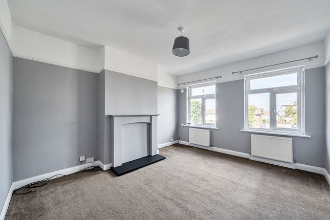3, 49a, Stonecot Hill, Sutton photo 2