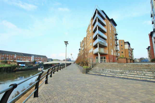 Flat to rent in Sail House, Ship Wharf