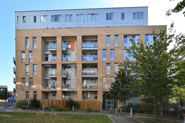 Flat for sale in Coral Apartments, Limehouse