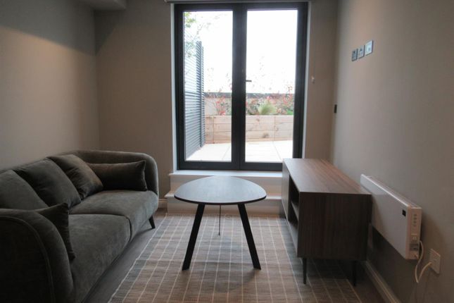 Flat to rent in Springwell Gardens, Leeds