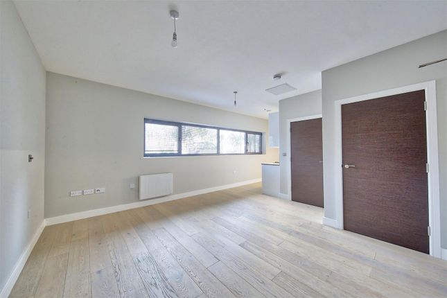 9, Eton Court, 40A The Broadway, Sutton photo 5