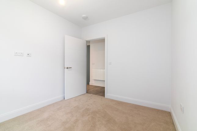 Flat 19, Exploration Way, Slough photo 4