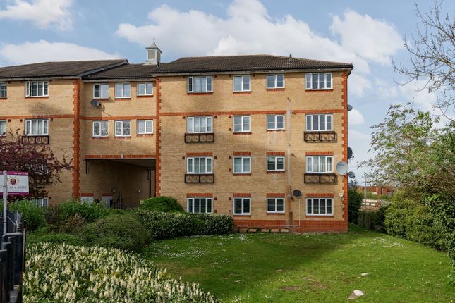 Thumbnail Flat for sale in Alice Close, New Barnet, Barnet