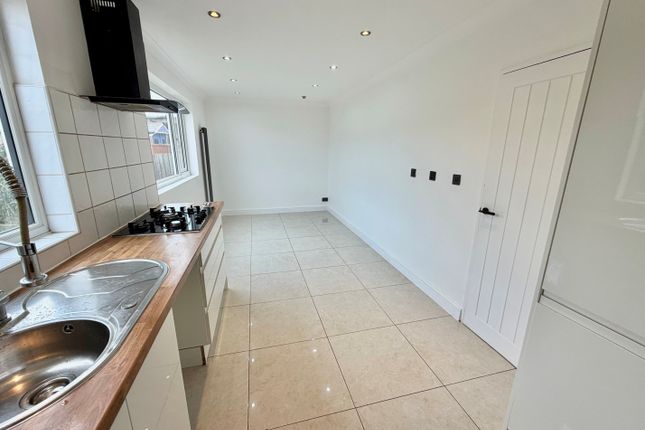 Monkton Drive, NOTTINGHAM photo 3
