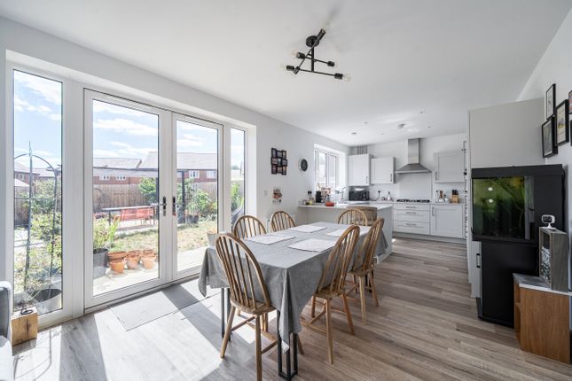 15, Huntley Way, Wokingham photo 4