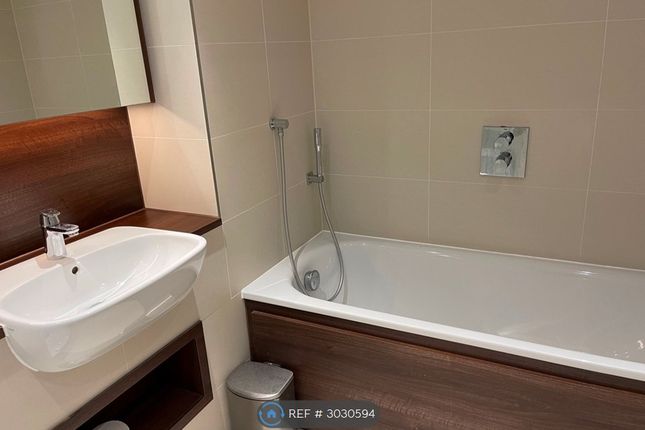 Flat, Gothenburg Court Bailey Street, London photo 3