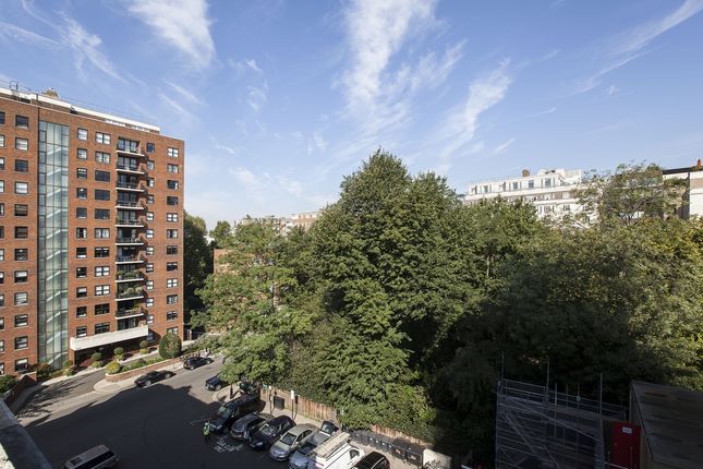 Duplex to rent in Ennismore Gardens, London