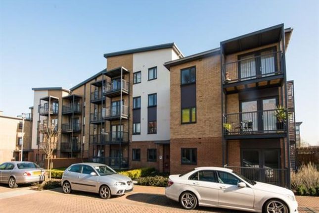 23 Lawford Court, Borehamwood photo 2