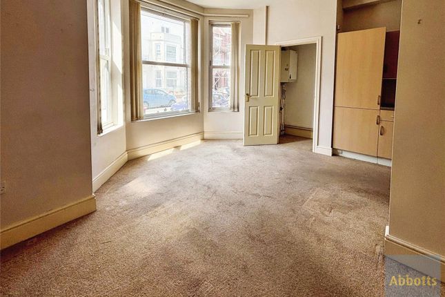Flat 8,, 11-19, Cabbell Road, Norfolk photo 2