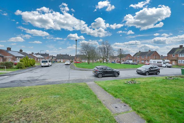 33, Cedar Close, Cannock photo 3