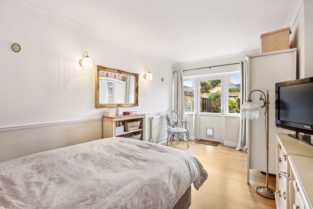 Flat for sale in Angel Road, Thames Ditton