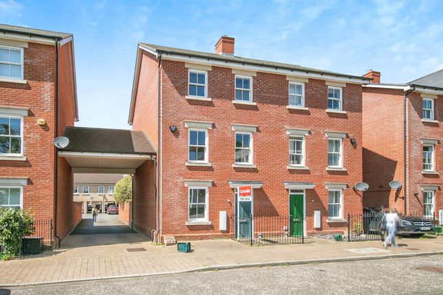 Town house for sale in Cavalry Road, Colchester