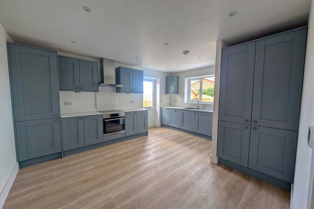 10, Castle Way, St Osyth photo 2