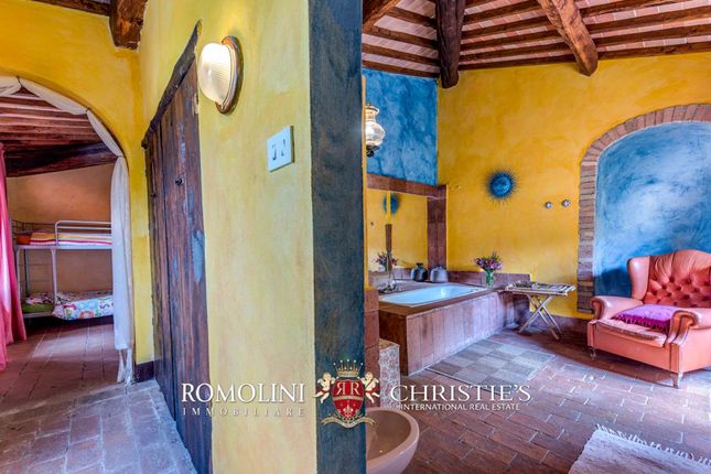 Villa for sale in Siena, Tuscany, Italy