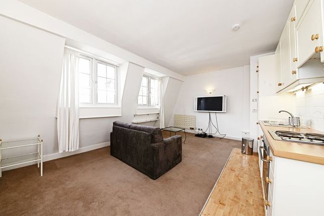 Flat 4, 27, Endell Street, London photo 3