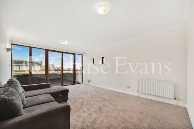 Thumbnail Flat for sale in Perry Court, Maritime Quay, Docklands