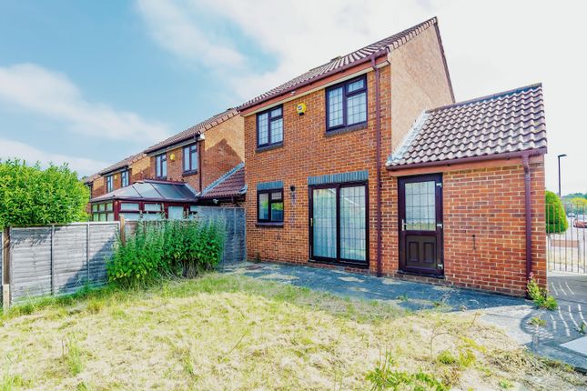 Link-detached house for sale in Kingcup Close, Shirley, Croydon, Surrey