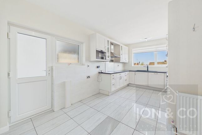 23, Longmynd Drive, Northampton photo 4