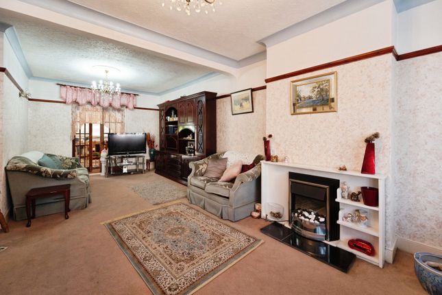 7, Parkstone Avenue, London photo 4