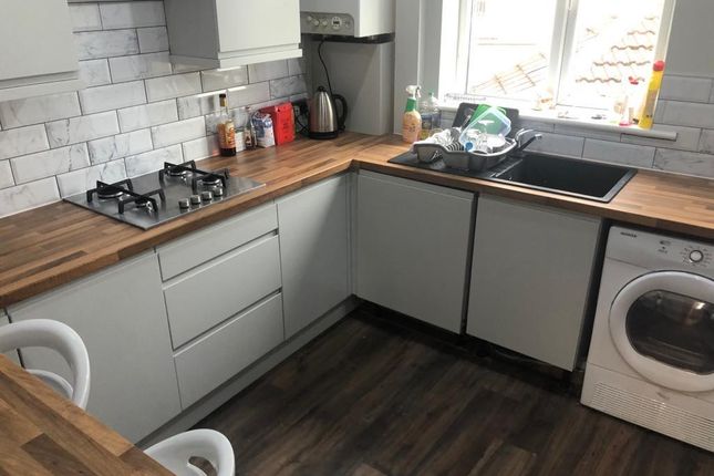 Thumbnail Flat to rent in St. Chads View, Headingley, Leeds