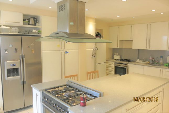 93a, Leeside Crescent, London photo 4