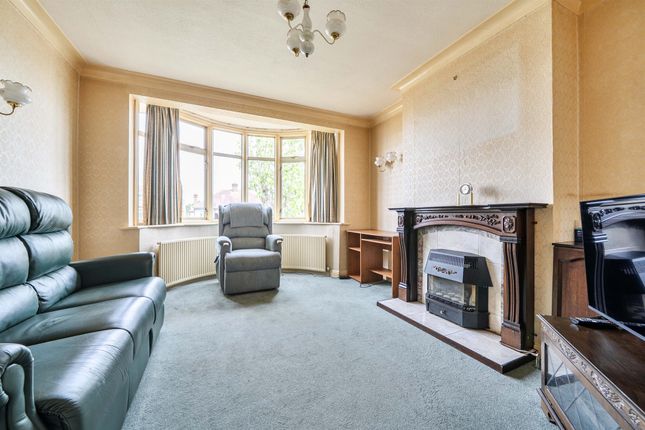 23, Whitethorn Gardens, Enfield photo 3