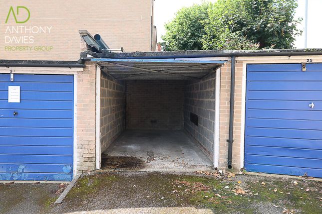 Thumbnail Parking/garage to rent in Glenester Close, Hoddesdon