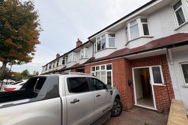 Studio house on 32, Arcadian Gardens, London, £550/mo