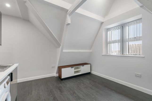 Flat 8, 13, Leeds Road, Halifax photo 3