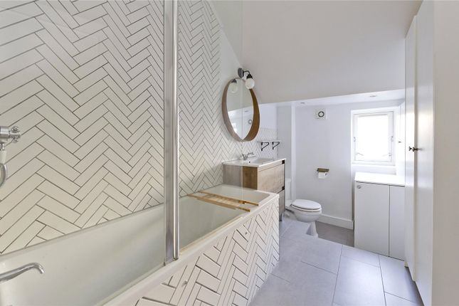 Flat for sale in Westbourne Grove, London
