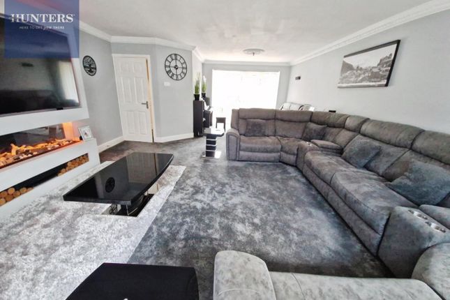 22, Clos Penglyn, Pencoed photo 2