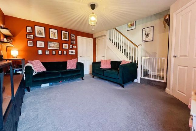 21, Paddock Lane, Bradford photo 3