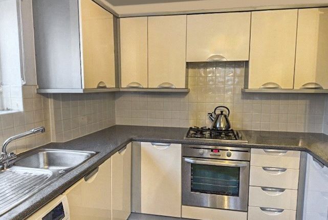 12, Squirrel Court, Hampshire photo 3