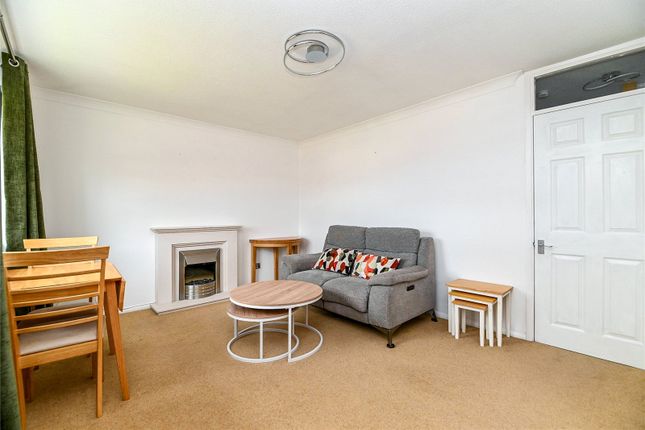 28, Floriston Gardens, New Milton photo 2